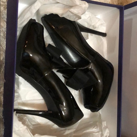 Shoes - Picture 5 of 5